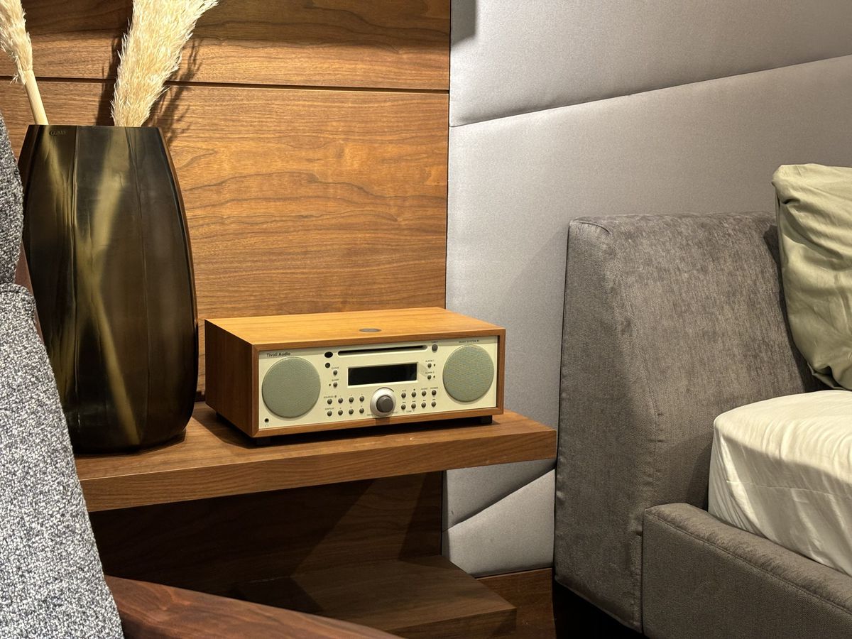 Tivoli Music System+ walnuss/beige