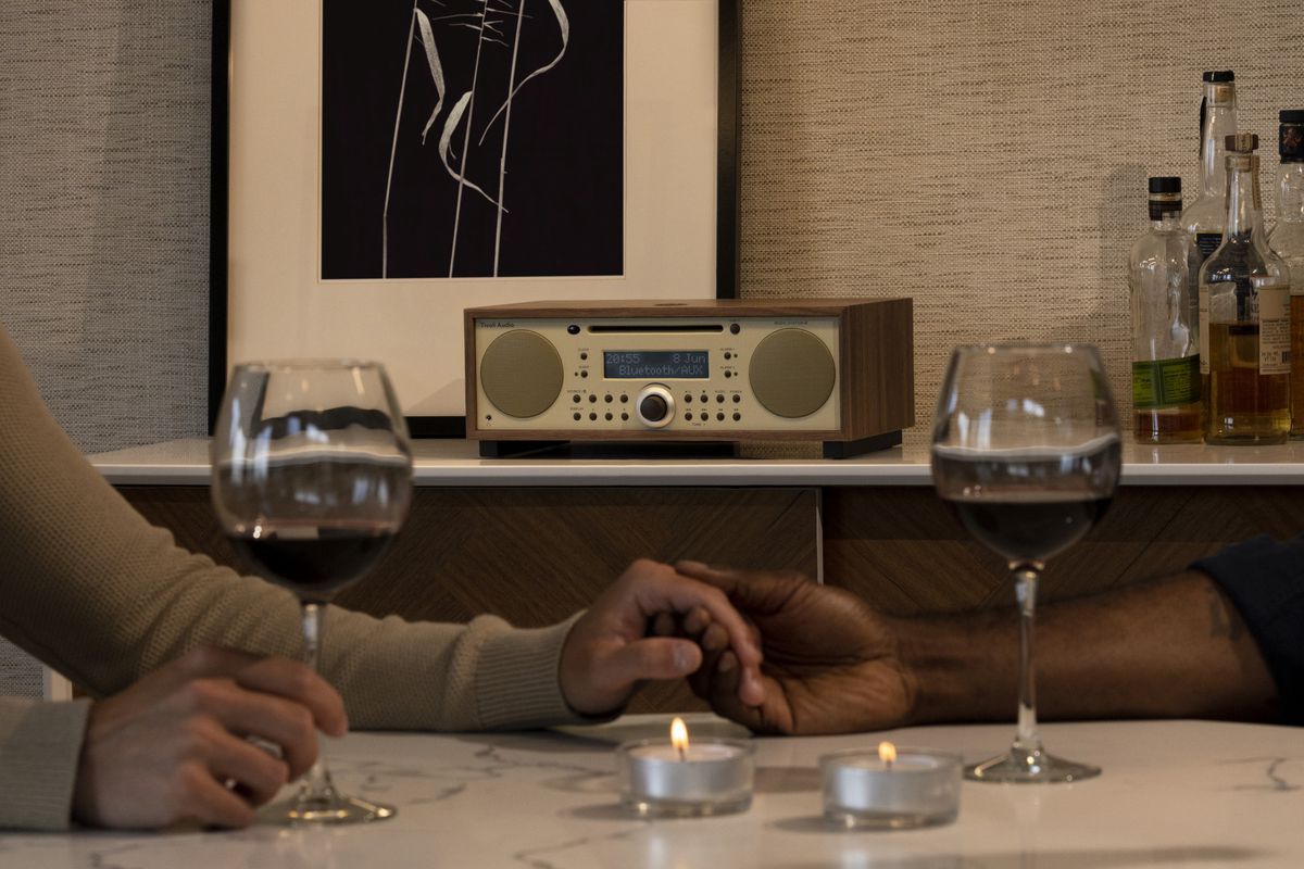 Tivoli Music System+ walnut/beige