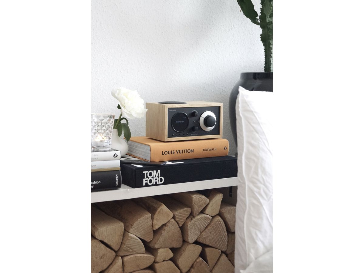 Tivoli Model One+ eiche/schwarz