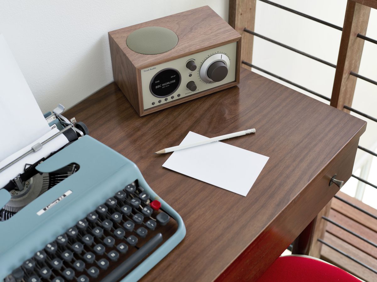 Tivoli Model One+ walnuss/beige