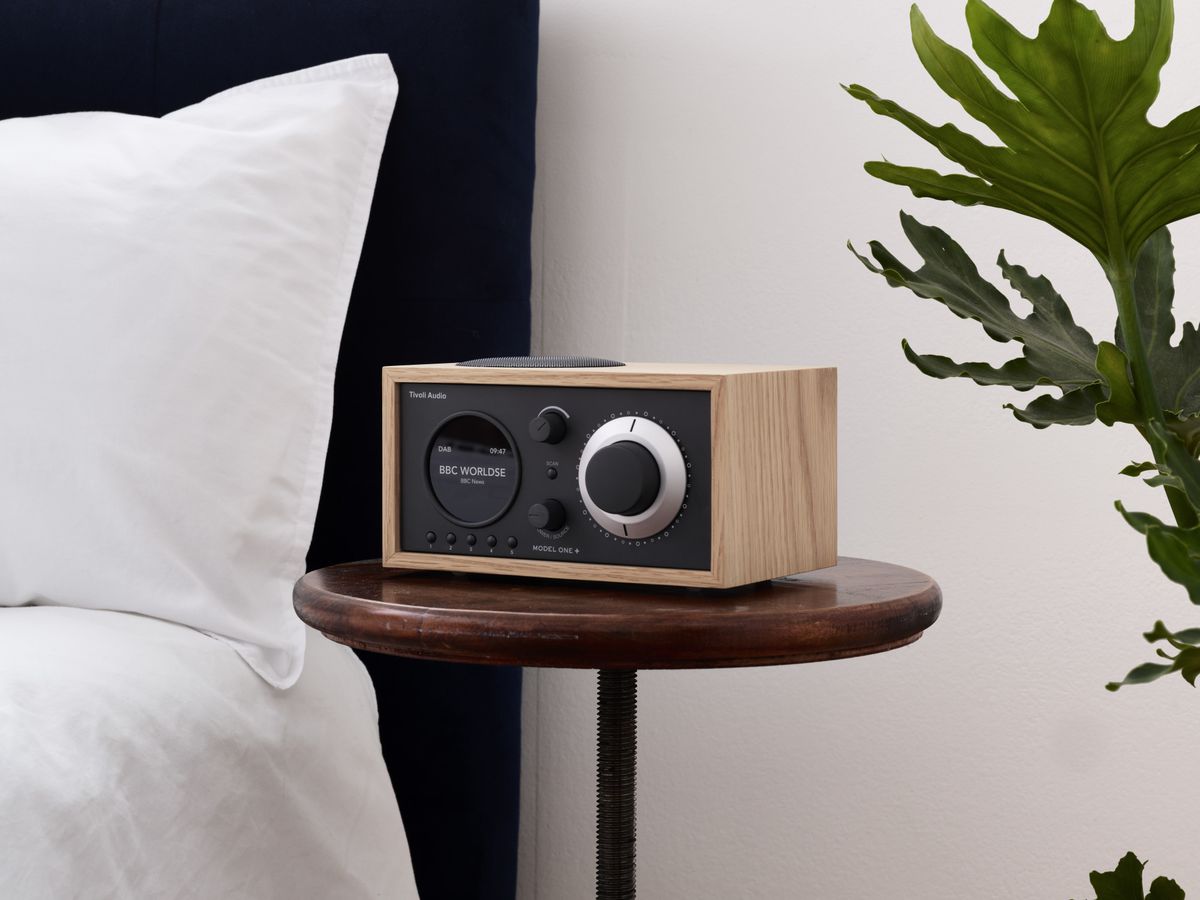 Tivoli Model One+ eiche/schwarz