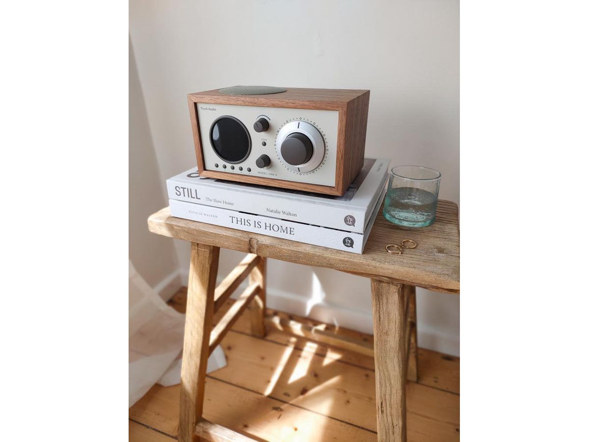Tivoli Model One+ walnuss/beige